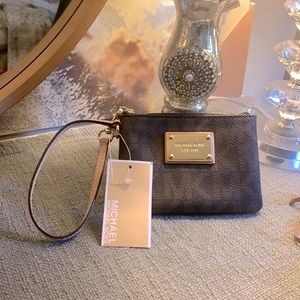 ***NEW***MICHAEL KORS wristlet